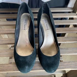 Size 6.5M Black Steve Madden suede pumps